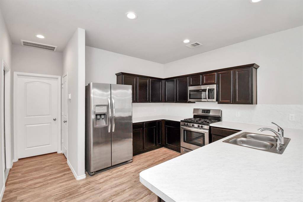 Photos displayed may be of similar unites or floor plans featuring the same finishes.