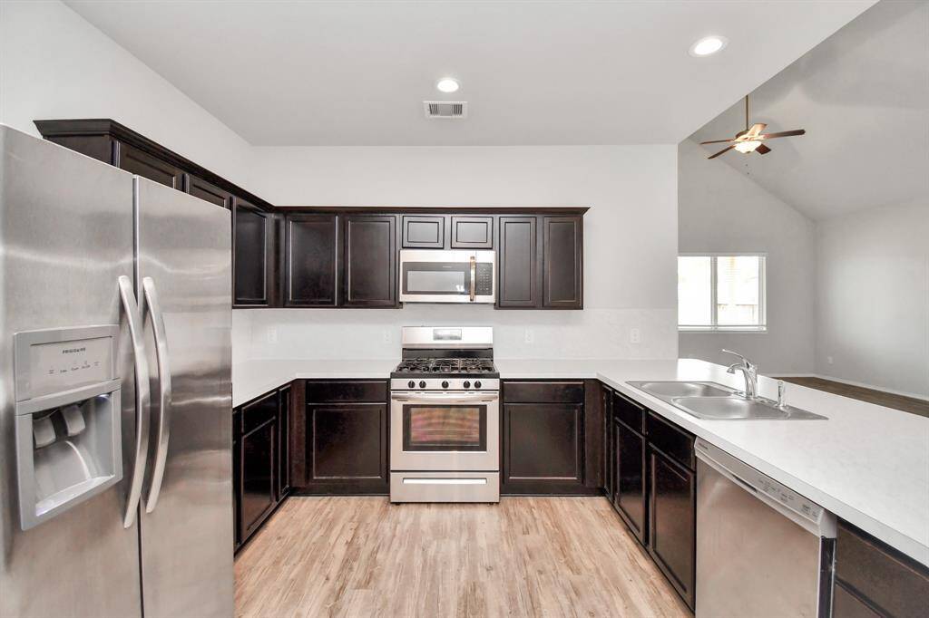 Photos displayed may be of similar unites or floor plans featuring the same finishes.