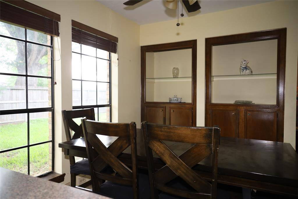 Jack & Jill bath room upstairs with private vanity areas