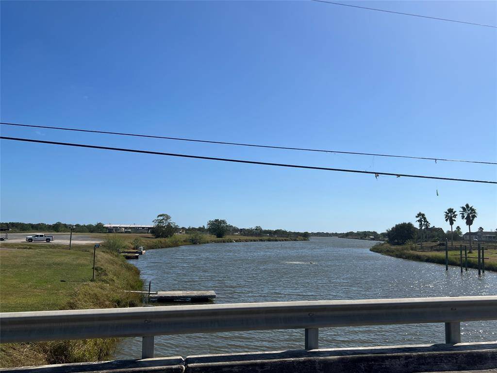 1.3 Miles away from the Hitchcock Public Boat Ramp for all of your Fishing adventures.