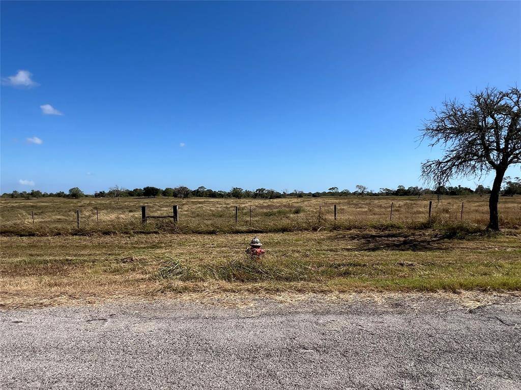 Fire Hydrants directly across the street from this property so water should be available, just pay the tap fee.