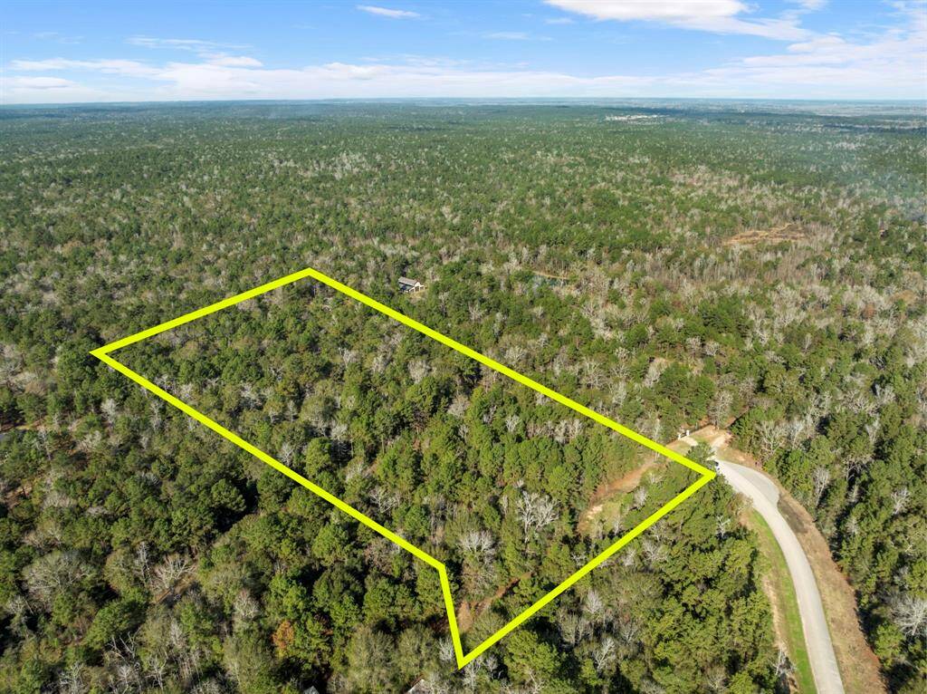 10 acres of useable land. Minutes from up and coming Magnolia development