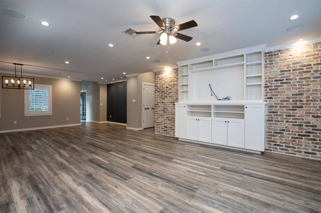 Area also features built-in speakers.