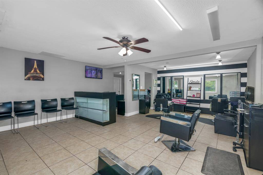 Beauty salon established for over 10+ years.
