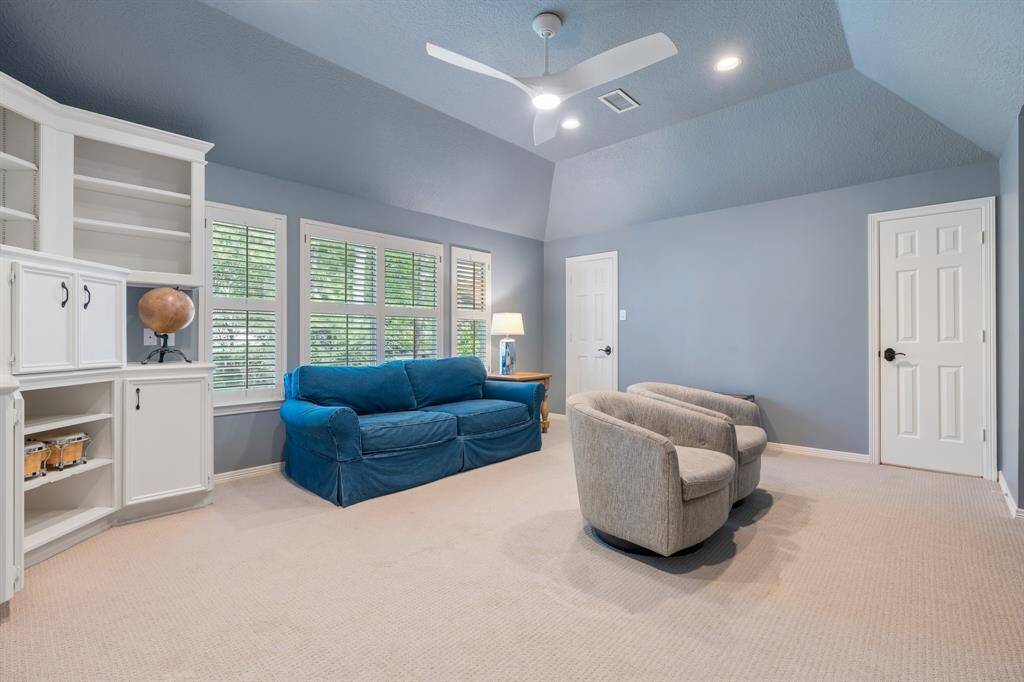 Additionally, this space features a large closet and Hollywood access to a full bath, making it a great option for extra sleeping accommodations.