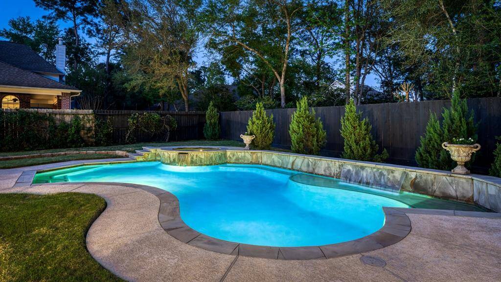 Sporting an 8ft depth, water features and extended tanning ledge, the chlorine pool is ready for year round enjoyment.
