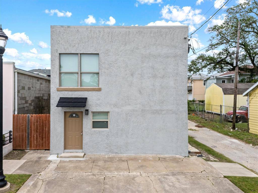 Unit One Faces 27th St