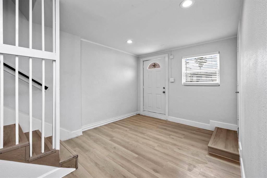 Entrance Unit 2