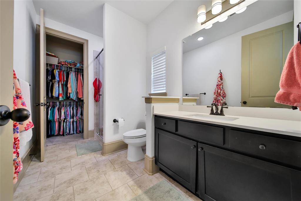 Secondary downstairs ensuite bathroom