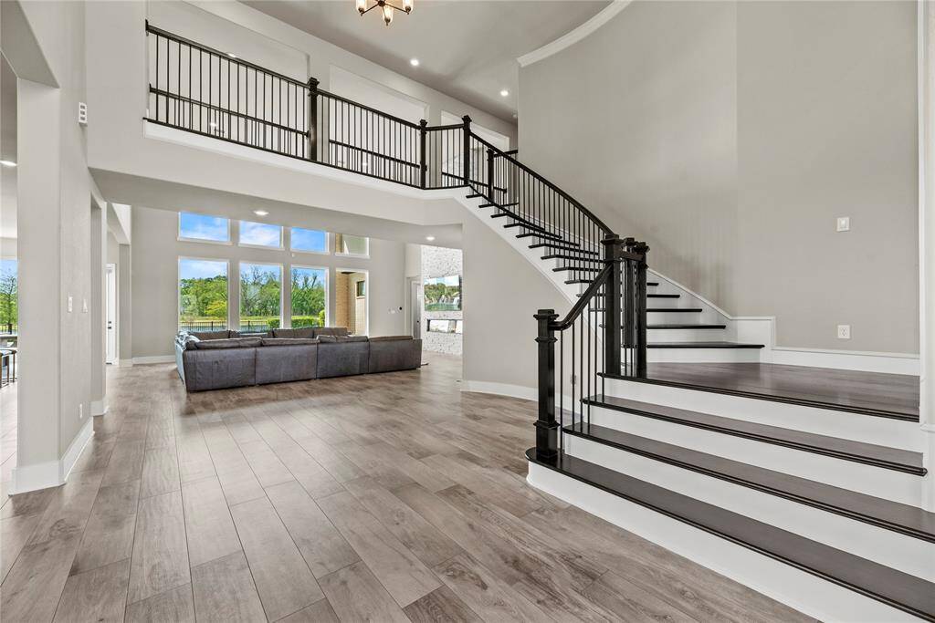 With a slightly rustic charm and refined elegance, the staircase features clean, modern lines complemented by beautifully matching treads.