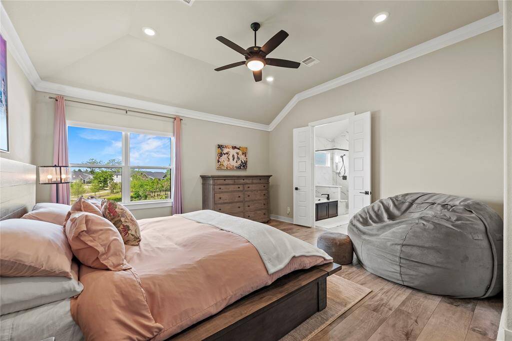 Even the most tenacious teens or resolute in-laws will love this spacious and luxurious bedroom! Featuring a private full bathroom and a walk-in closet, this room offers posh style and privacy.