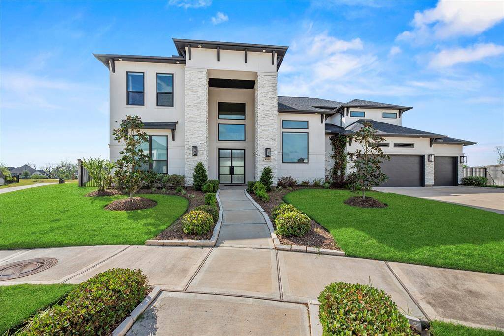 Impressive masonry work immediately grips your attention when approaching this 5BR/5BA home. Built with extreme care in 2021, the property boasts chic upgrades, premium finishes, and a phenomenal interior.