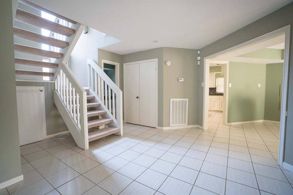 Entryway / stairwell