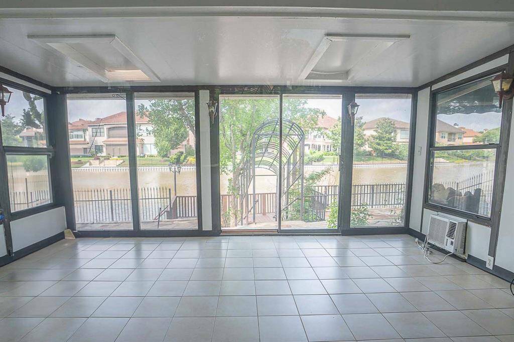 Enclosed sunroom with AC!