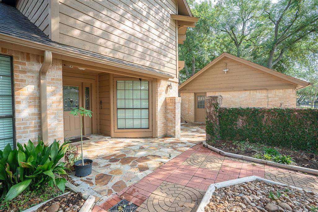 Side entry from detached garage