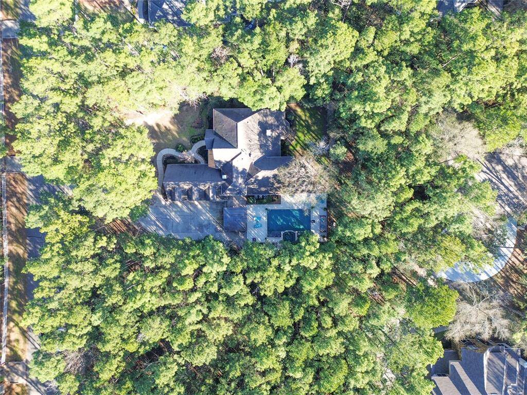 AERIAL VIEW  Your private retreat. Feels like you are away from it all yet all the conveniences are 2 miles away.