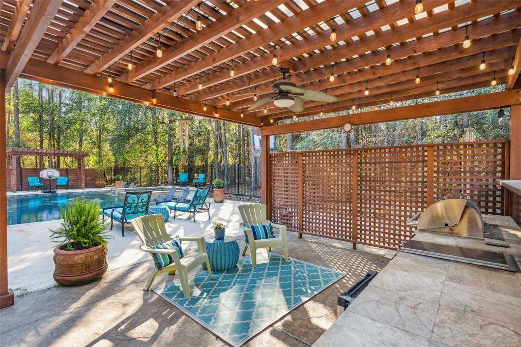 Outdoor Kitchen