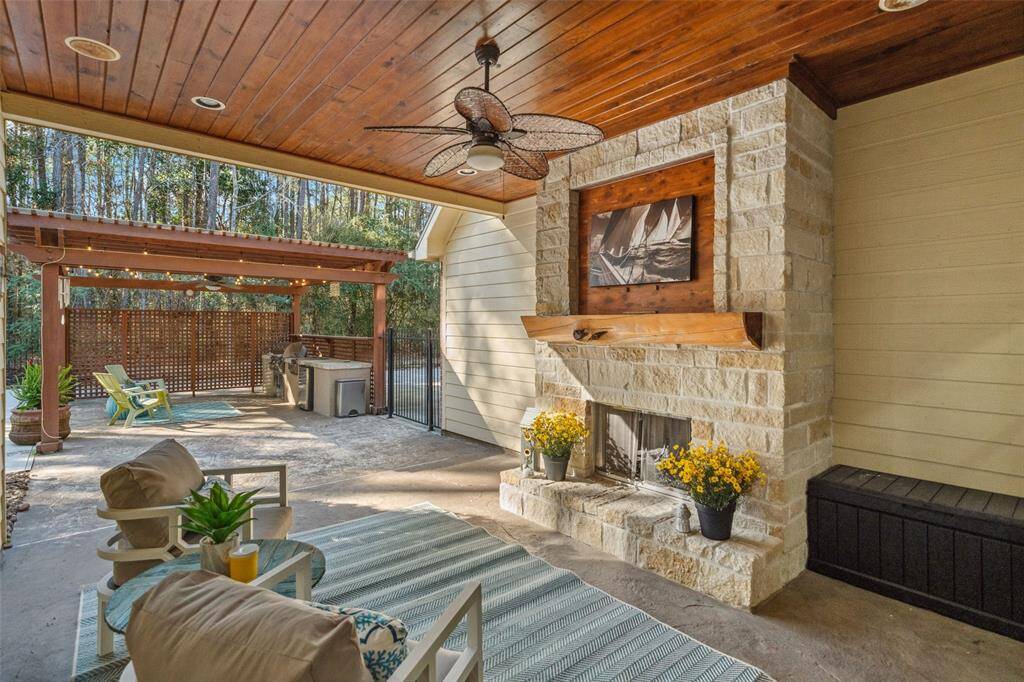 Outdoor Room expands the living space.