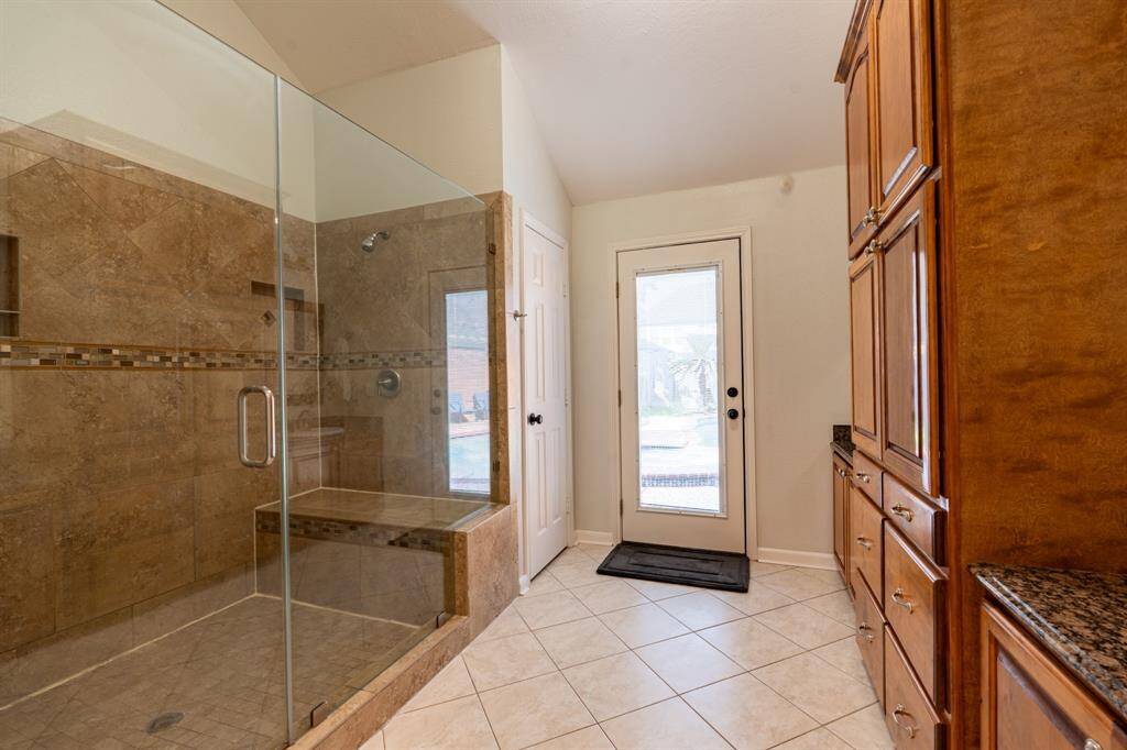 Extra large shower MB