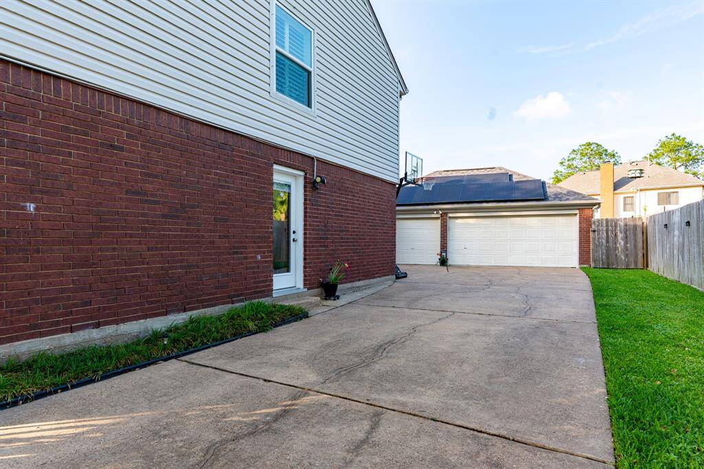 Extra long driveway area with automatic gate
