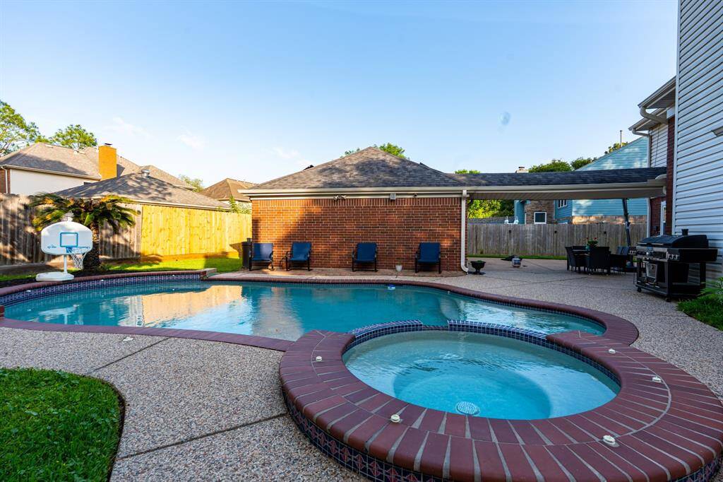 Heated pool and spa with new plaster and pump!