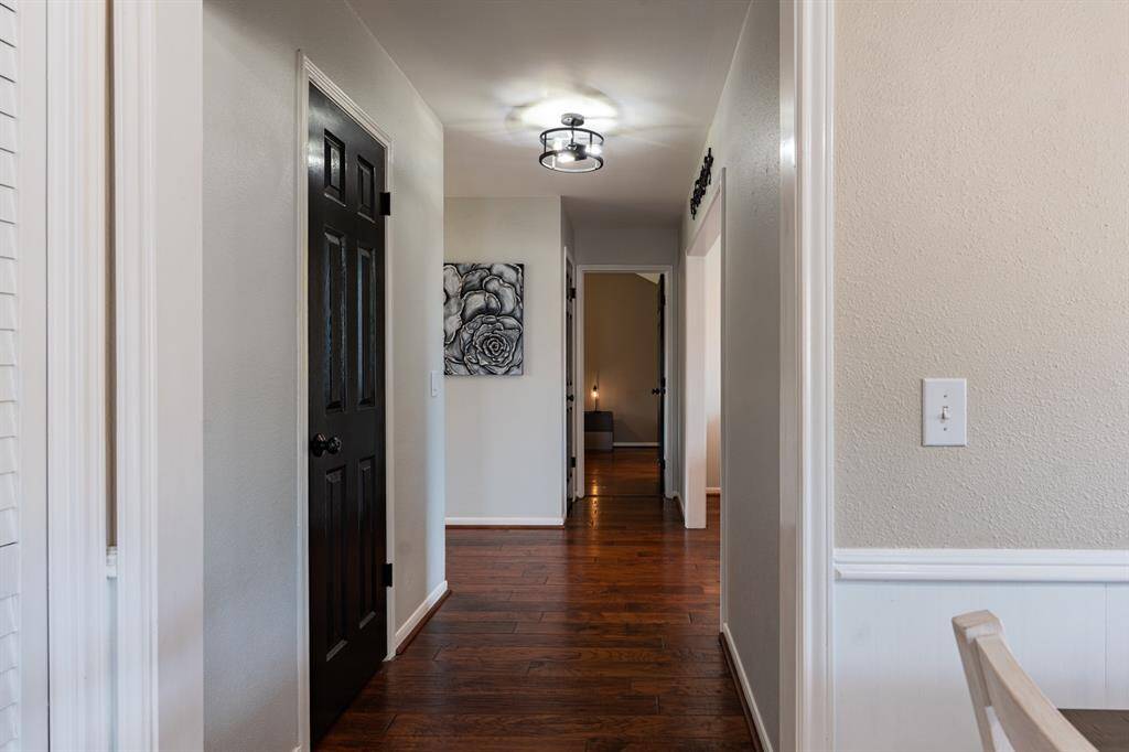 Hall w/half bath