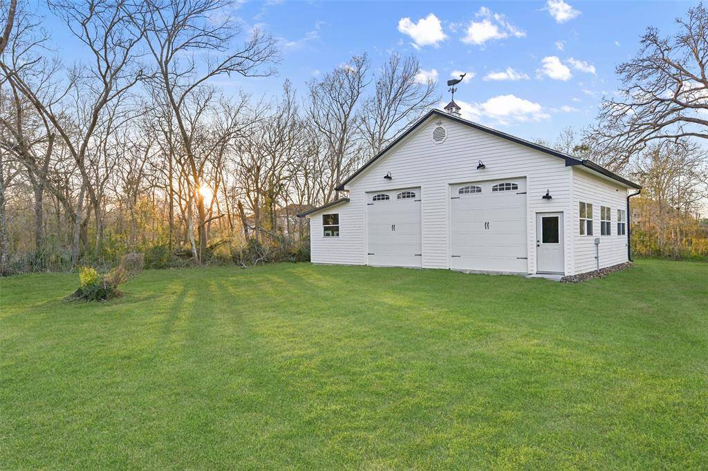 At the rear corner of the property, there is a freestanding 41'x30' outbuilding with three oversized 10' bay doors (one is in the back and offers a pull-through option). Make it a workshop, store your boat, RV, or trailer,  - this space has options for it all!