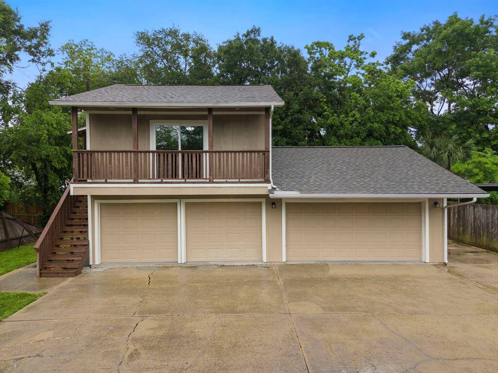 Garage Apartment with 1 bedroom and 1 bathroom.