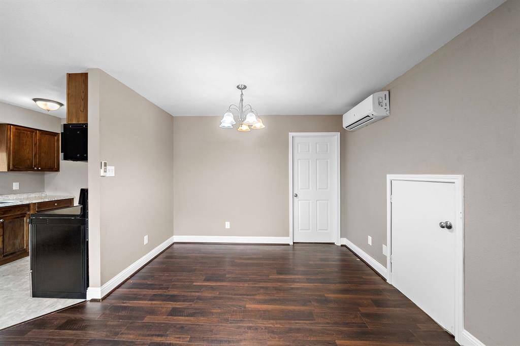 *Garage Apartment* Spacious living area