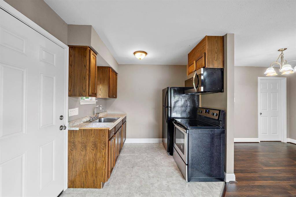 *Garage Apartment*Full kitchen