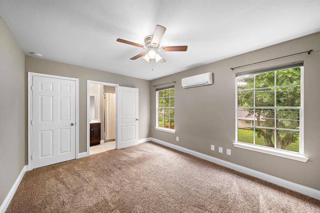 *Garage Apartment* Bedroom with ensuite bathroom.