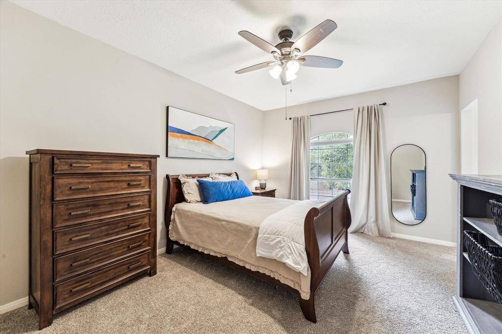 Another large bedrom