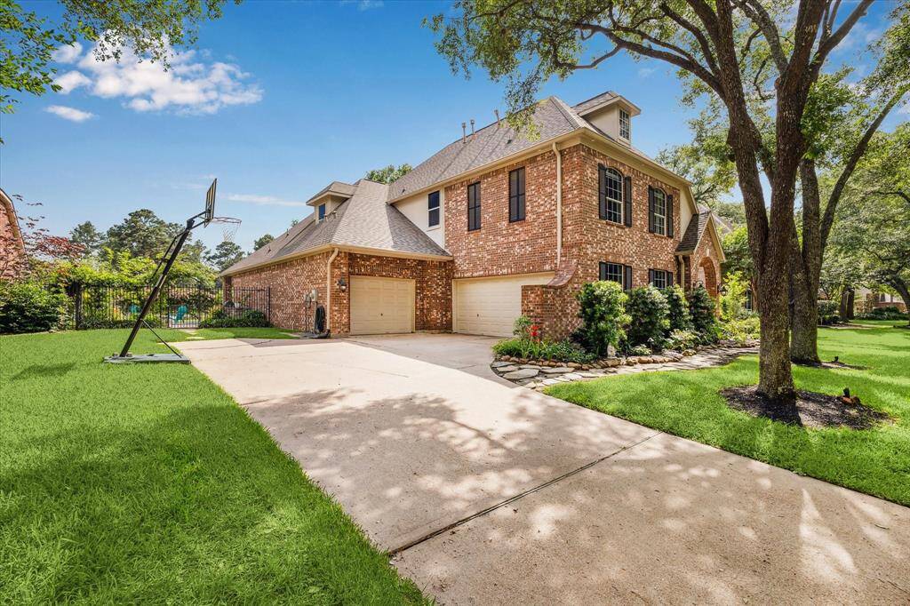 Oversized 3 car garage
