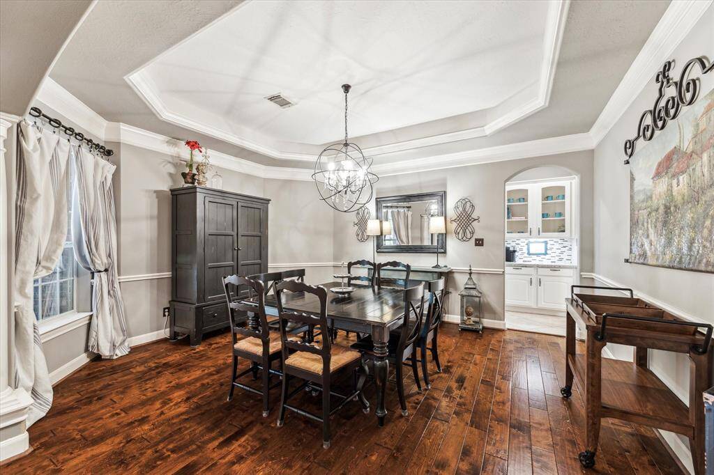 Grand formal dining, could be second sitting area