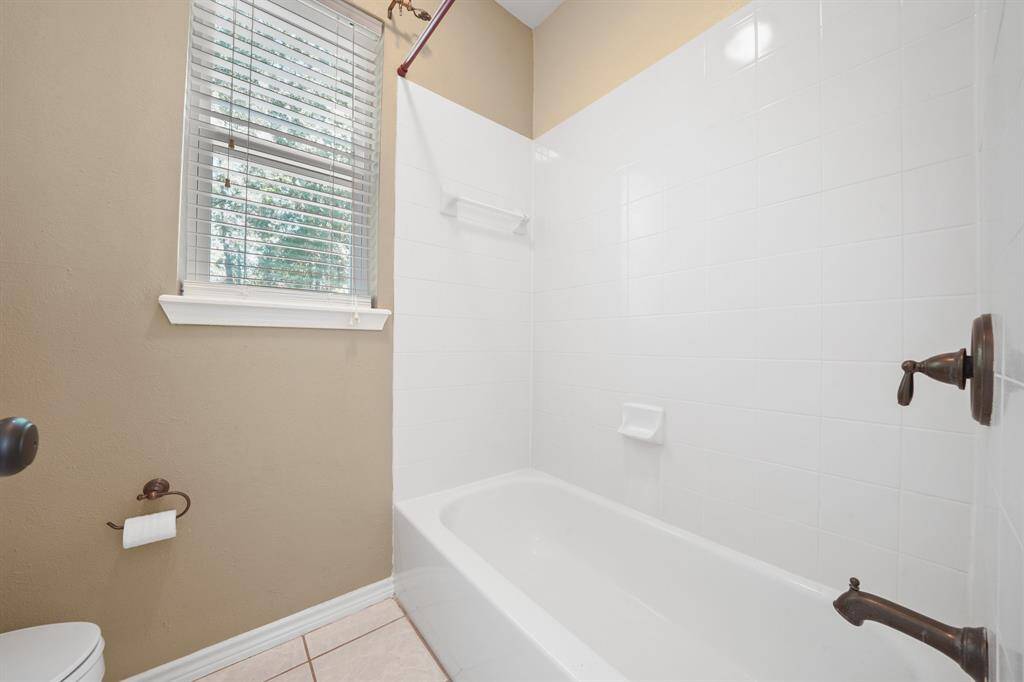 View of the guest shower/tub