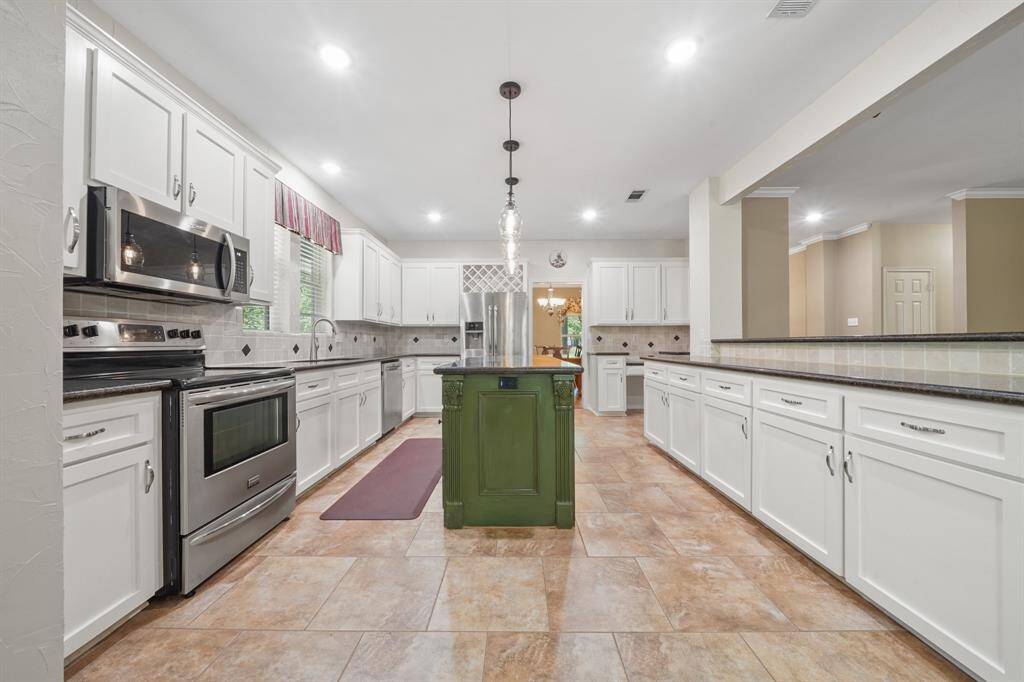 Kitchen with tons of counter space