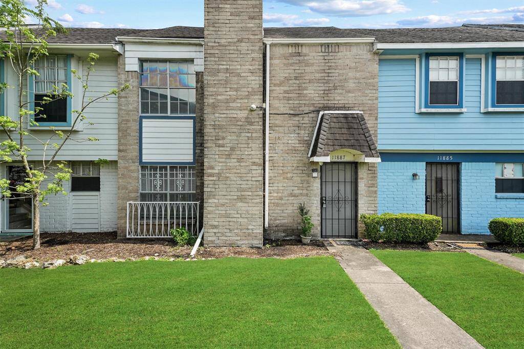 a neatly maintained lawn, the home features large windows for natural light and a secure front door. Perfect for buyers looking for a cozy and inviting space.
