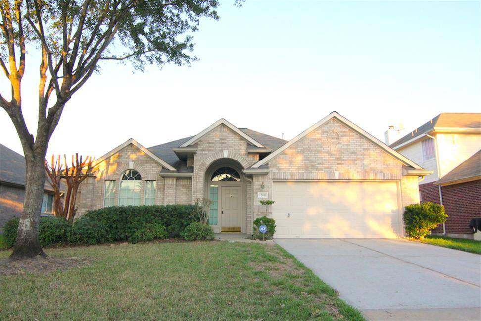 Cute 1-story ranch-style house in Northwest Houston with playground down the street, around the corner