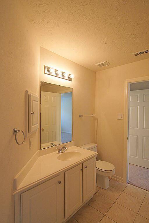 hall bath with linen closet