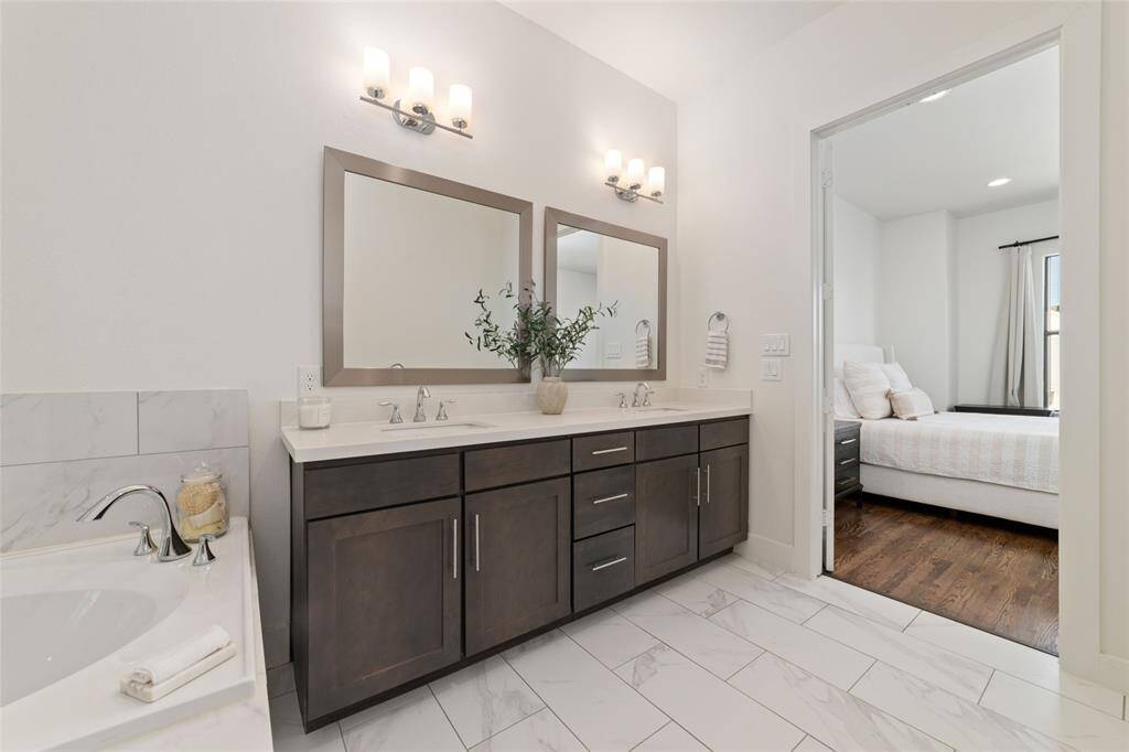 Primary bathroom ensuite