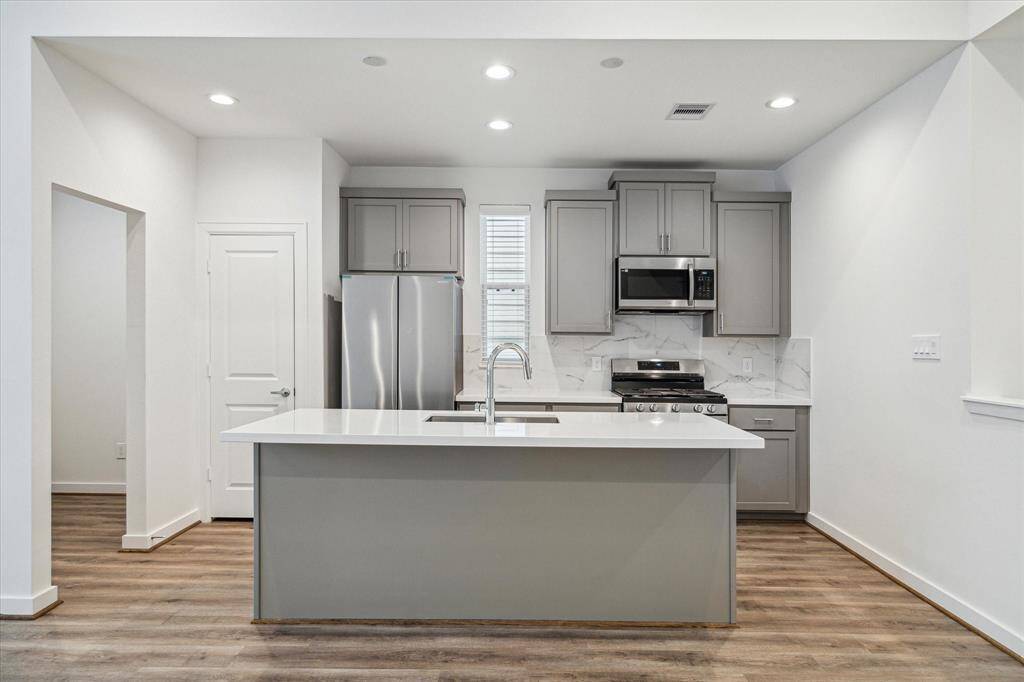 Modern and charming kitchen with office space