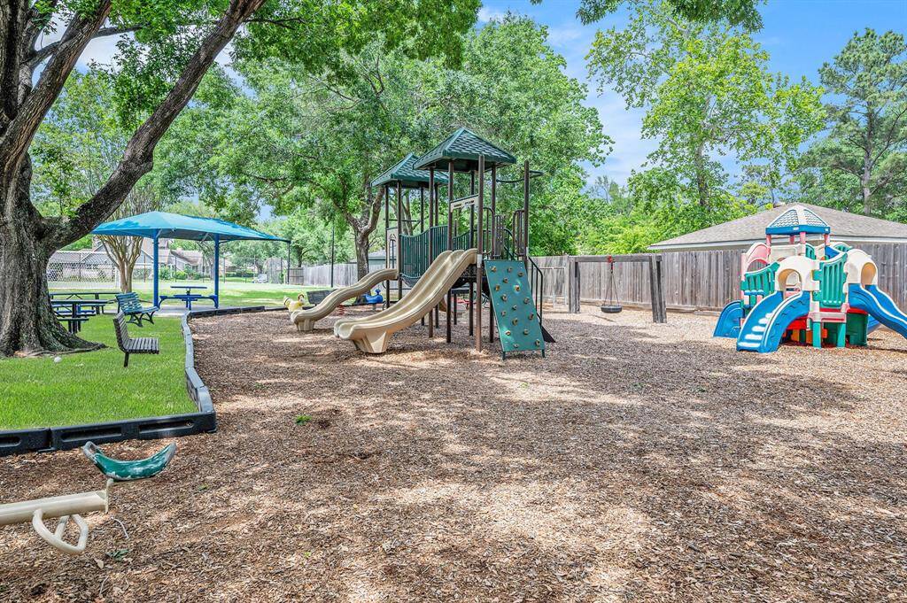 Nice play area that includes benches and picnic tables. A great place to spend your summer afternoons.