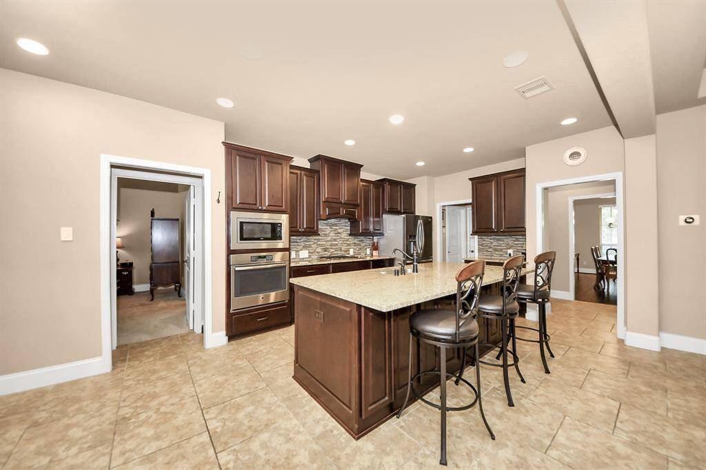 The large island gives additional seating space and storage cabinets all around.