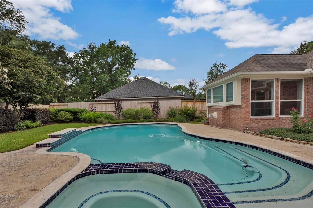 Granite countertops, a roomy island with cooktop, stainless steel appliances and a breakfast bar make this kitchen both practical and welcoming.