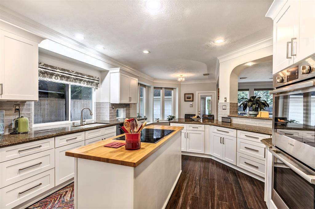 Here, you can see how the kitchen opens easily into the breakfast room, with windows that bring in lots of light and a door that leads straight out to the backyard. The layout feels open, practical, and perfect for everyday living.