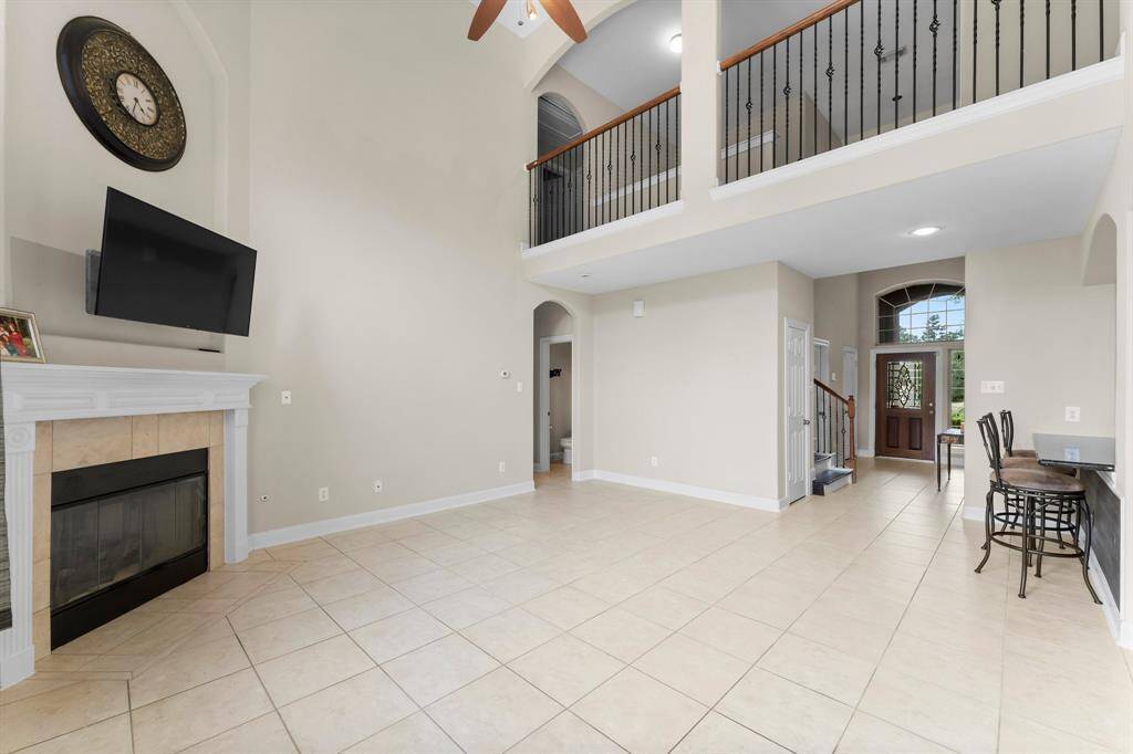 Corner fire place