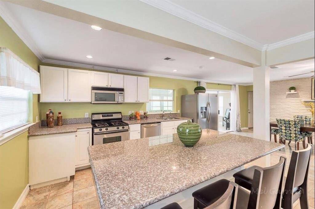 Stylish island kitchen