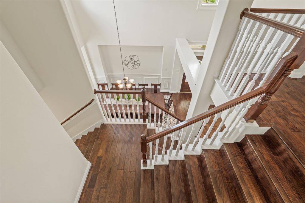 Take in the architectural elegance of the two-sided staircase—an eye-catching design centerpiece.