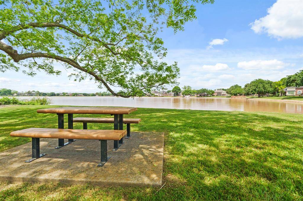 This HOA-maintained space near the lake offers a picture-postcard view—ideal for sunsets and socials.