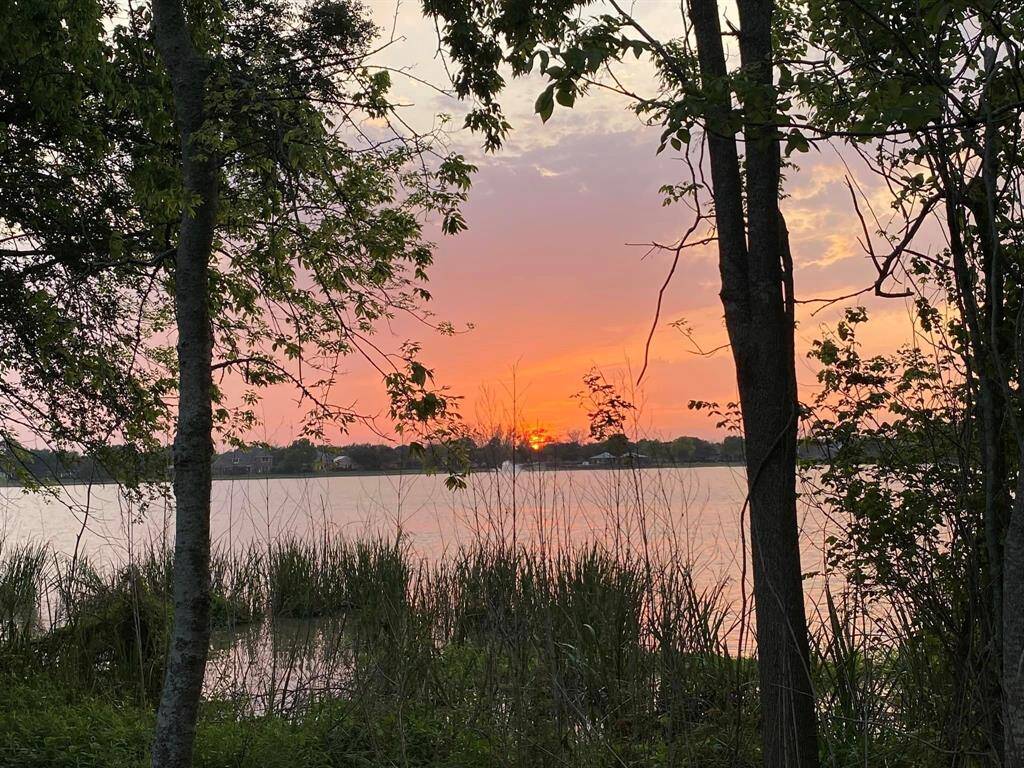 With several sparkling lakes, Orchard Lake Estates is the definition of peaceful living!